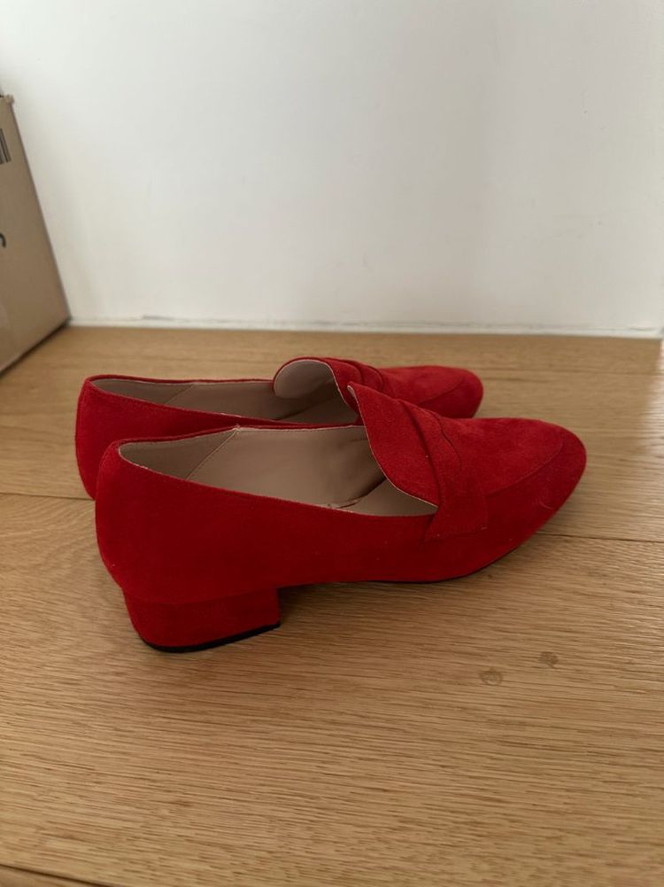 지니킴 레드 스웨이드 3cm 키튼힐 로퍼 240사이즈 새 제품 이미지