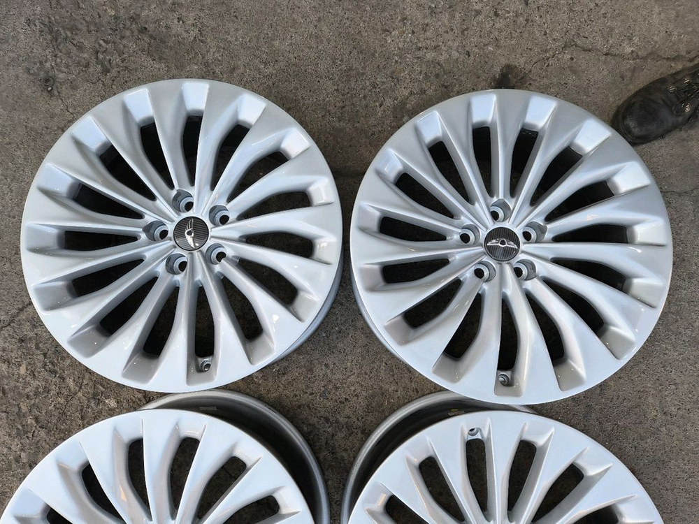 제네시스 순정 19인치 휠 EQ900 G80 에쿠스 이미지