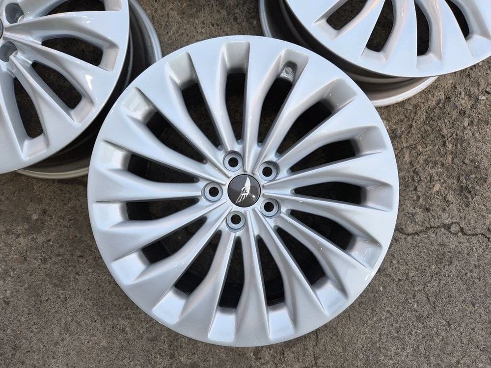 제네시스 순정 19인치 휠 EQ900 G80 에쿠스 이미지