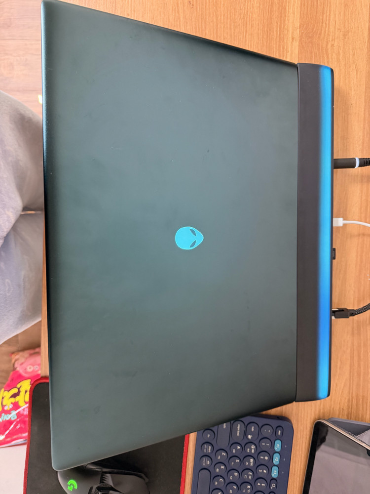 에일리언웨어 area 51 18 5090 게이밍 노트북 이미지