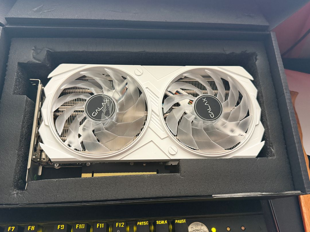 갤럭시 GALAX 지포스 RTX 4060 Ti WHITE(화이트) OC V2 D6 8GB 이미지