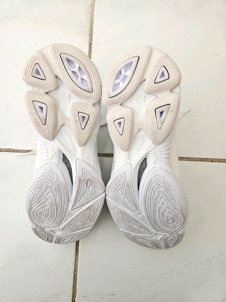 미즈노 인도어화(배드민턴.배구. 탁구) 이미지