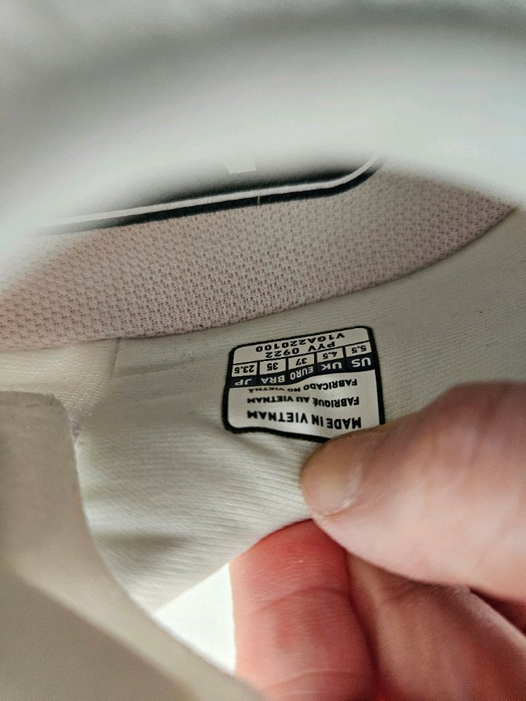 미즈노 인도어화(배드민턴.배구. 탁구) 이미지