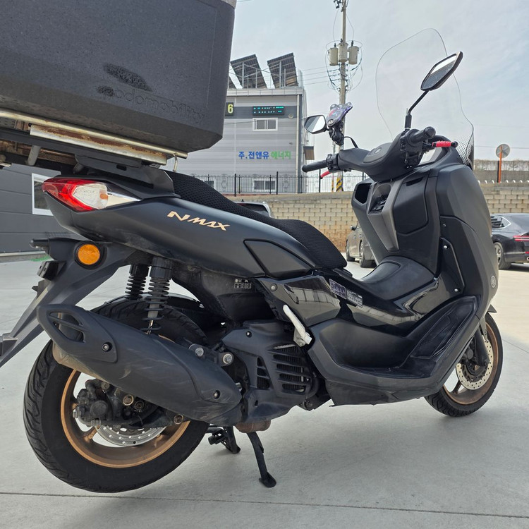야마하 nmax125 24년 4만 깔끔한 배달세팅 저렴하게 판매합니다. 이미지