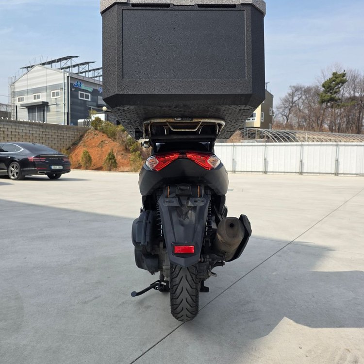 야마하 nmax125 24년 4만 깔끔한 배달세팅 저렴하게 판매합니다. 이미지