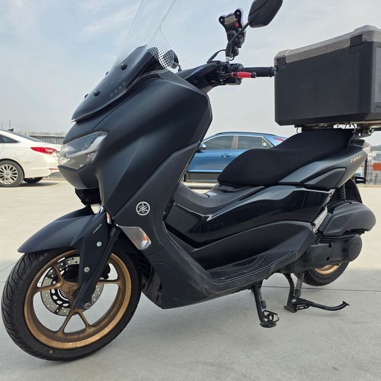 야마하 nmax125 24년 4만 깔끔한 배달세팅 저렴하게 판매합니다. 이미지