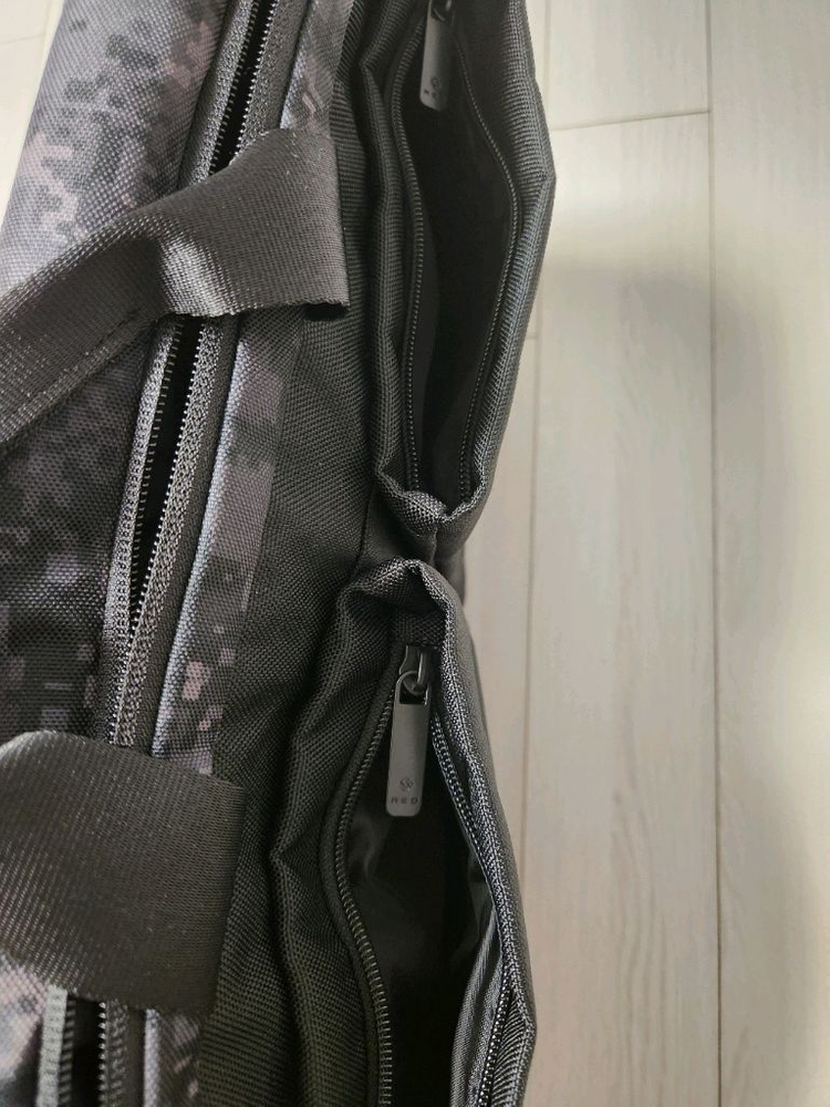 샘소나이트 레드 3웨이 백팩백팩이나 서류가방이나 크로스백(줄없음ㅜㅜ)으로 사용 가능해요크로스백 줄 분실,손잡이 안쪽 이미지