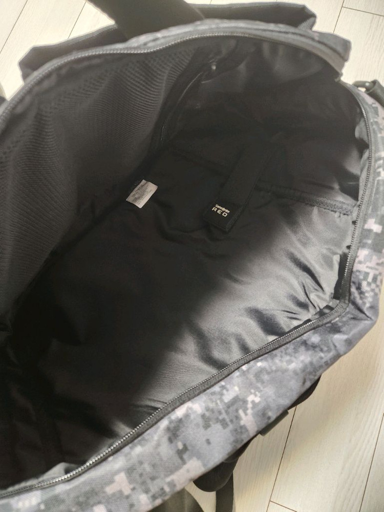 샘소나이트 레드 3웨이 백팩백팩이나 서류가방이나 크로스백(줄없음ㅜㅜ)으로 사용 가능해요크로스백 줄 분실,손잡이 안쪽 이미지