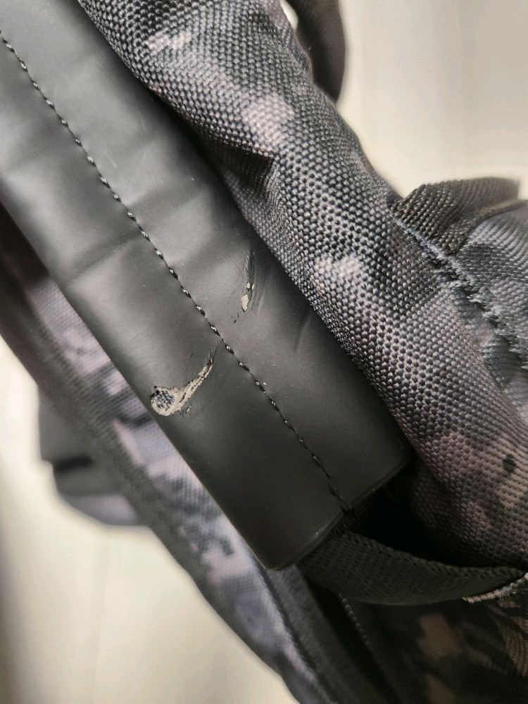 샘소나이트 레드 3웨이 백팩백팩이나 서류가방이나 크로스백(줄없음ㅜㅜ)으로 사용 가능해요크로스백 줄 분실,손잡이 안쪽 이미지