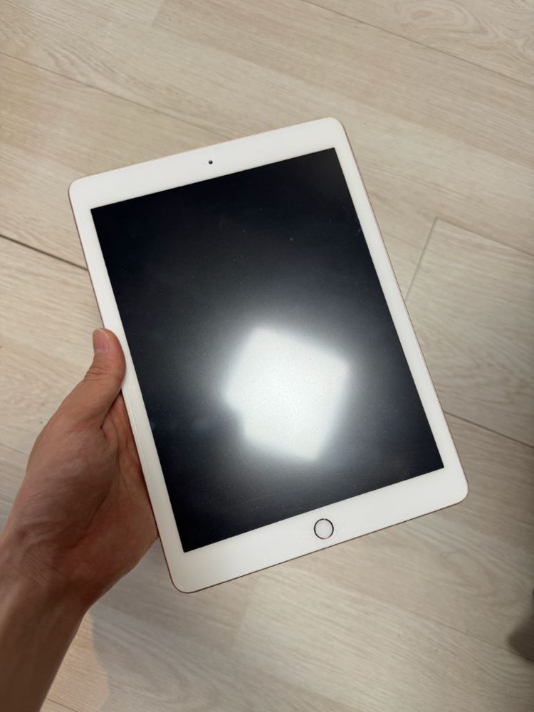 아이패드 6세대 골드 32GB 이미지