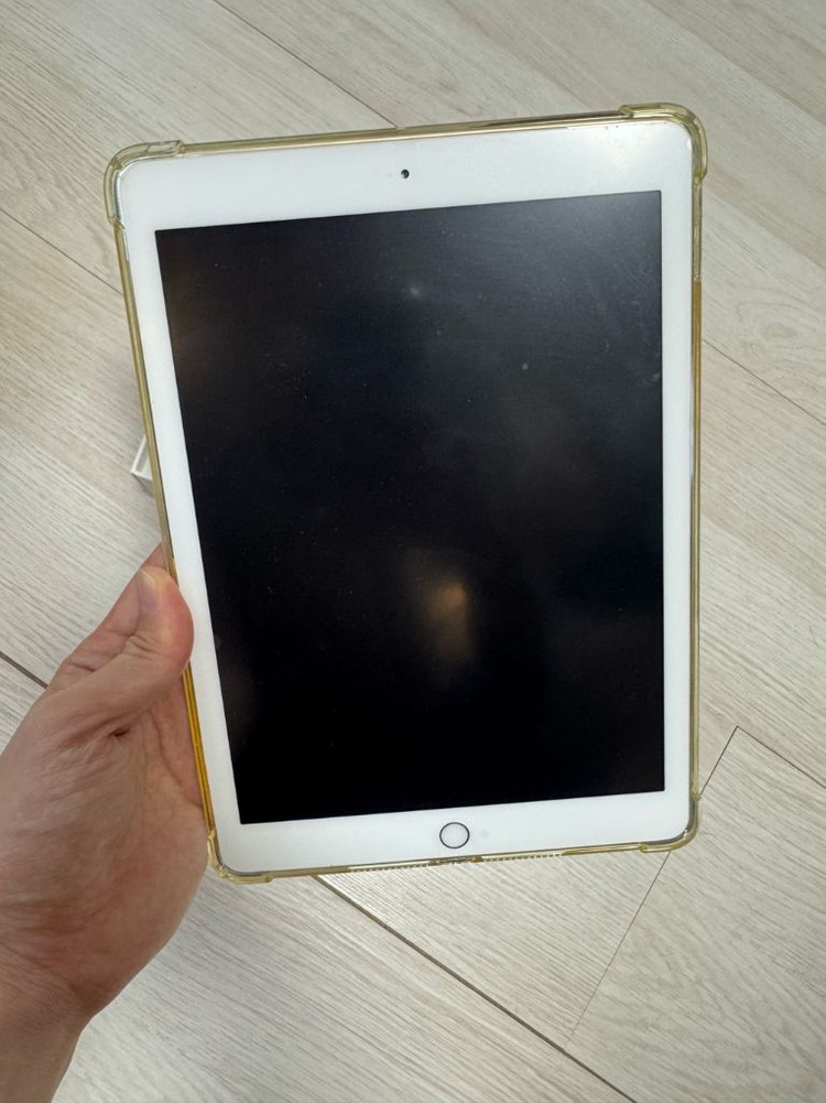 아이패드 6세대 골드 32GB 이미지
