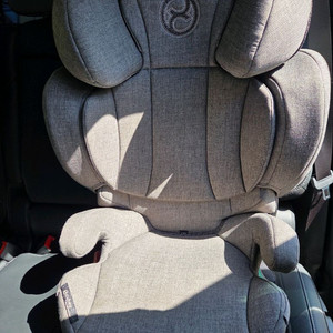 싸이벡스 카시트 이미지