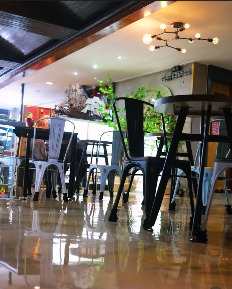 빈티지 우드 테이블 의자 세트 이미지