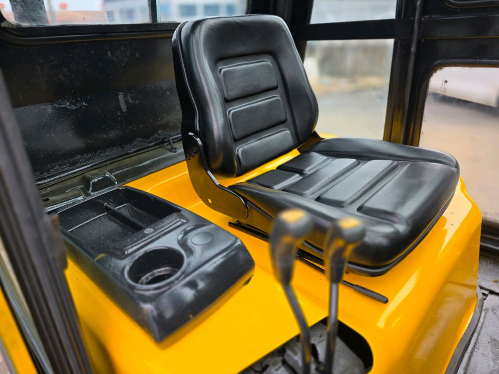 두산 2.5톤 디젤지게차 팔아요. (3단마스트 더블타이어 캐빈) 이미지