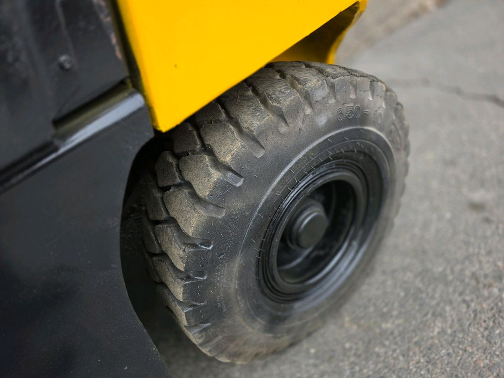 두산 2.5톤 디젤지게차 팔아요. (3단마스트 더블타이어 캐빈) 이미지