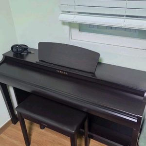 야마하 CLP-725R 디지털 피아노 이미지