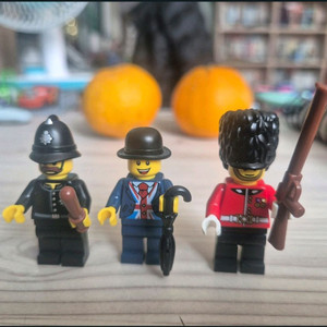 레고 영국경찰, 영국신사, 영국근위병 판매합니다 이미지