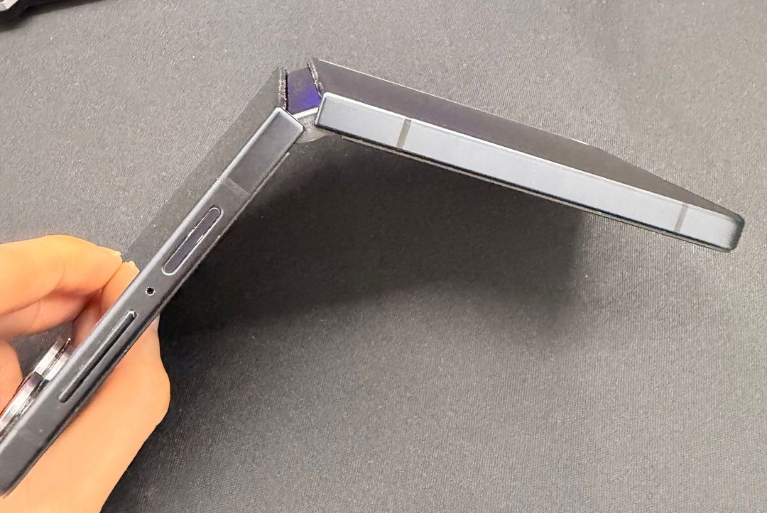 갤럭시 Z플립7 512GB 블랙컬러 [A급] 케이스+필름 증정 저렴하게 이미지