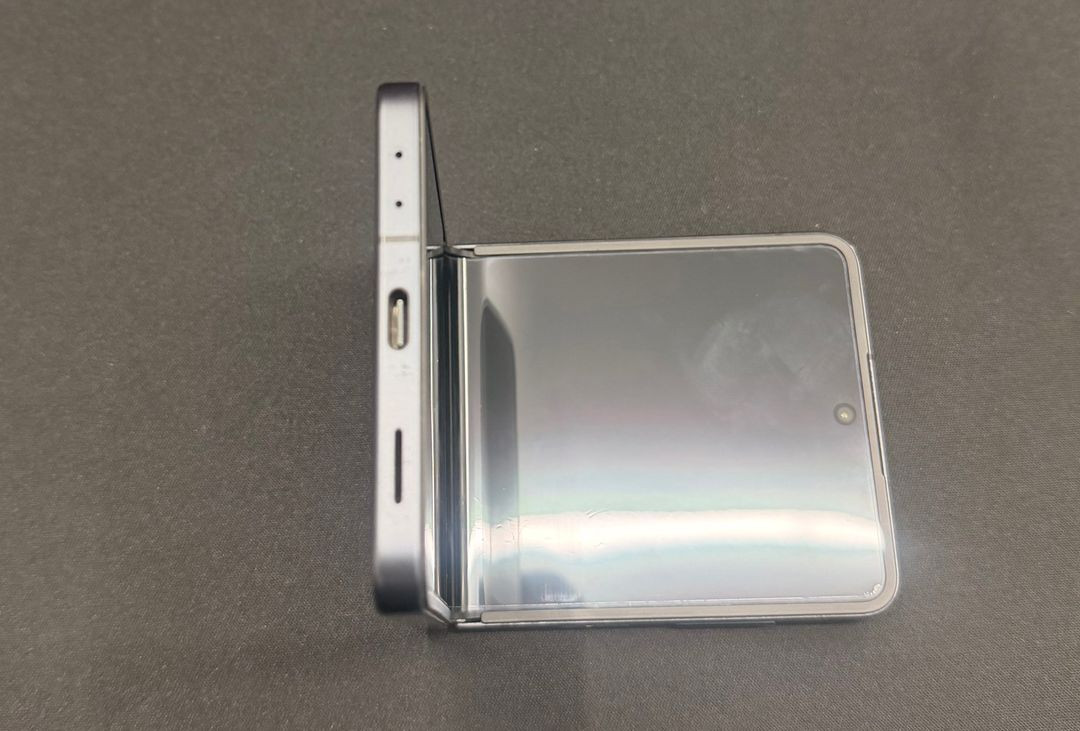 갤럭시 Z플립7 512GB 블랙컬러 [A급] 케이스+필름 증정 저렴하게 이미지