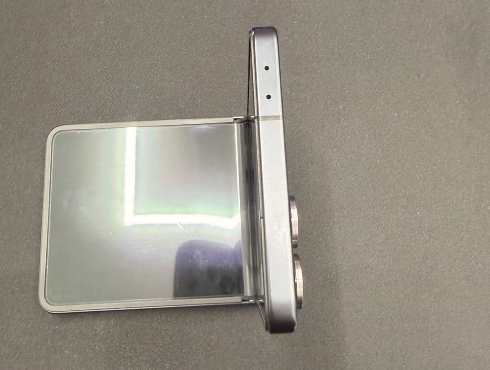 갤럭시 Z플립7 512GB 블랙컬러 [A급] 케이스+필름 증정 저렴하게 이미지