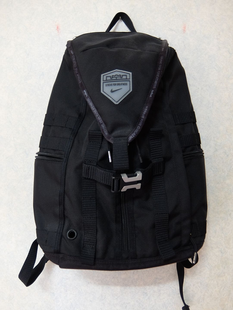 나이키 레브론 제임스 스트라이프 포 그레이티스 백팩 이미지