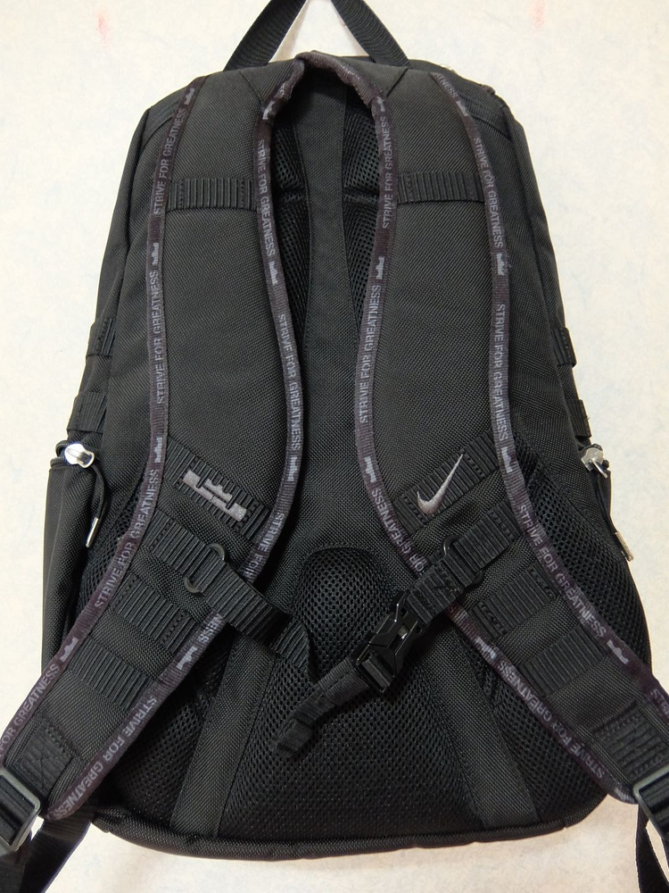나이키 레브론 제임스 스트라이프 포 그레이티스 백팩 이미지