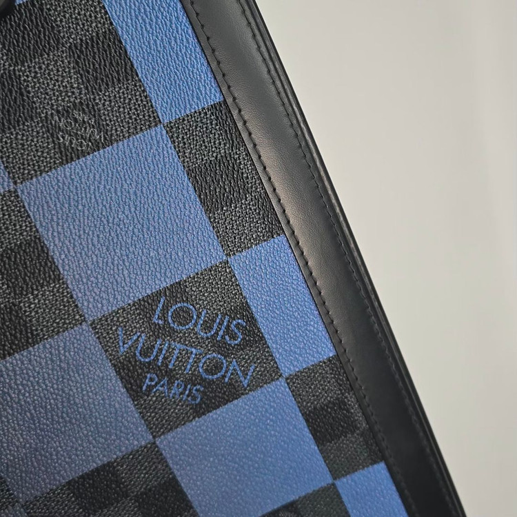 루이비통 그라피트 다미에 포쉐트 보야주 클러치백 이미지