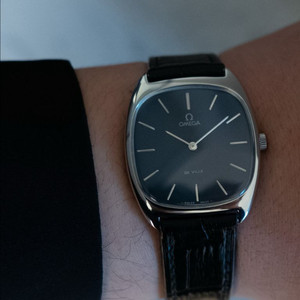 오메가 엘립스 쿠션형 네이비 빈티지 수동 시계 이미지