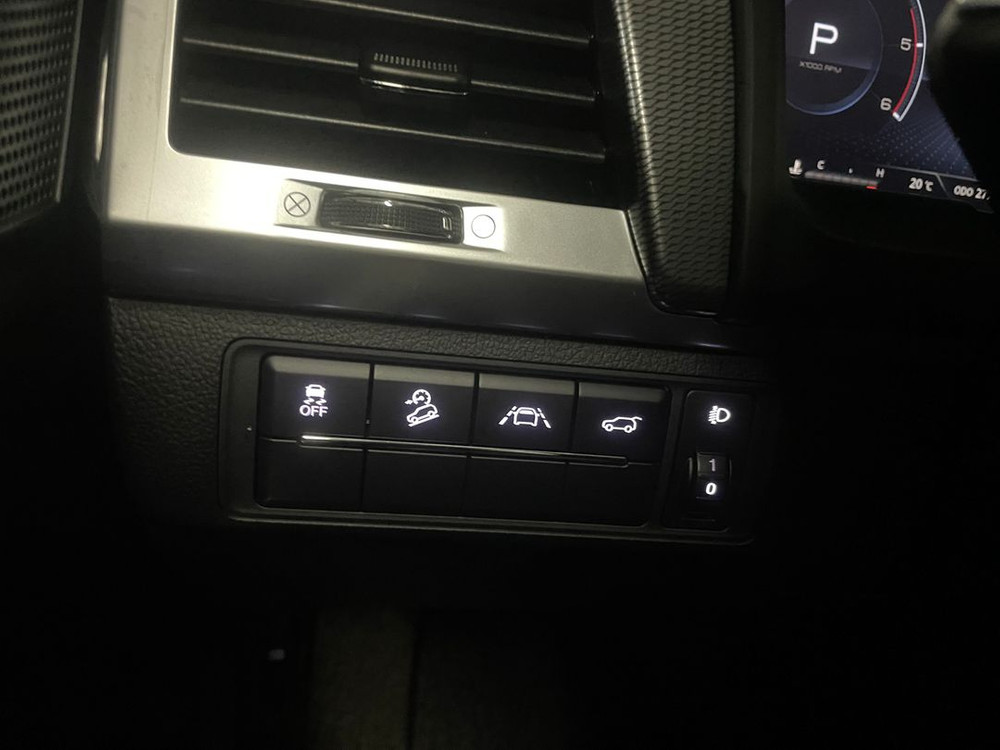 올 뉴 렉스턴 디젤 2.2 4WD 프레스티지 중고차 20년12월 21년형 27772KM 완전무사고 입니다. 이미지