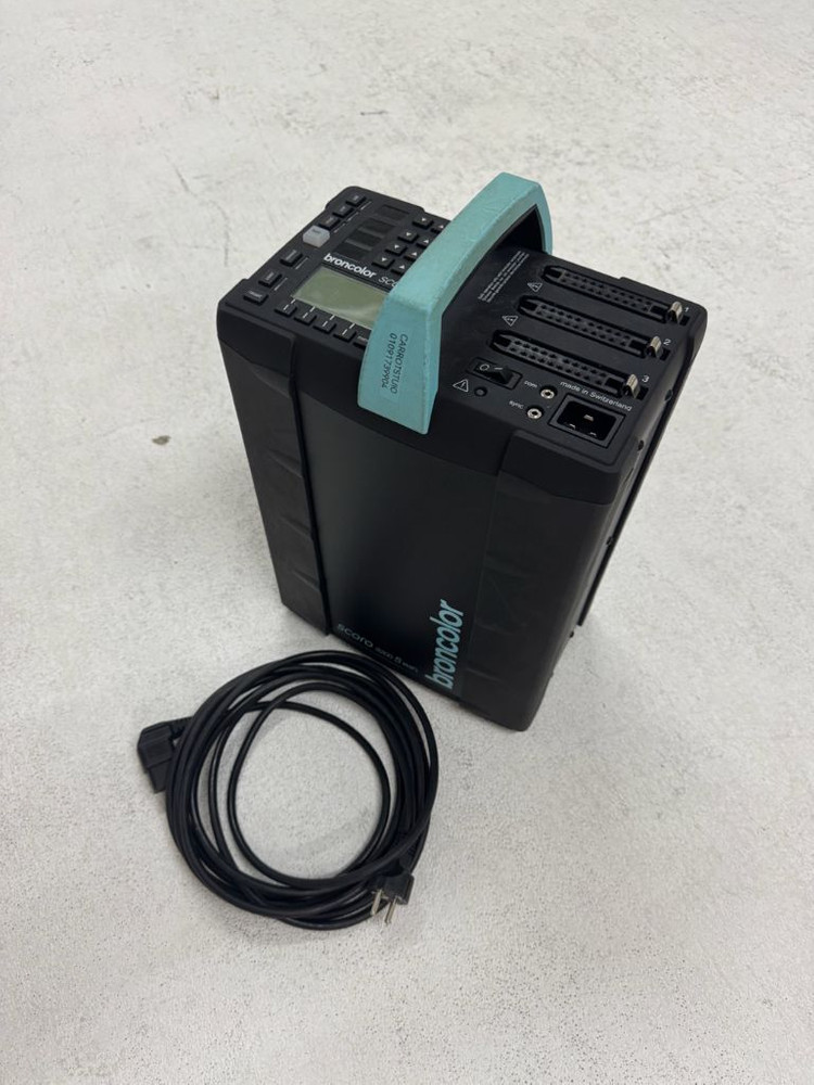브론컬러 스코로s 3200, 헤드 2ea, p70갓 2ea, 엄브렐러갓 1ea, 연장케이블, 150옥타 추가 이미지