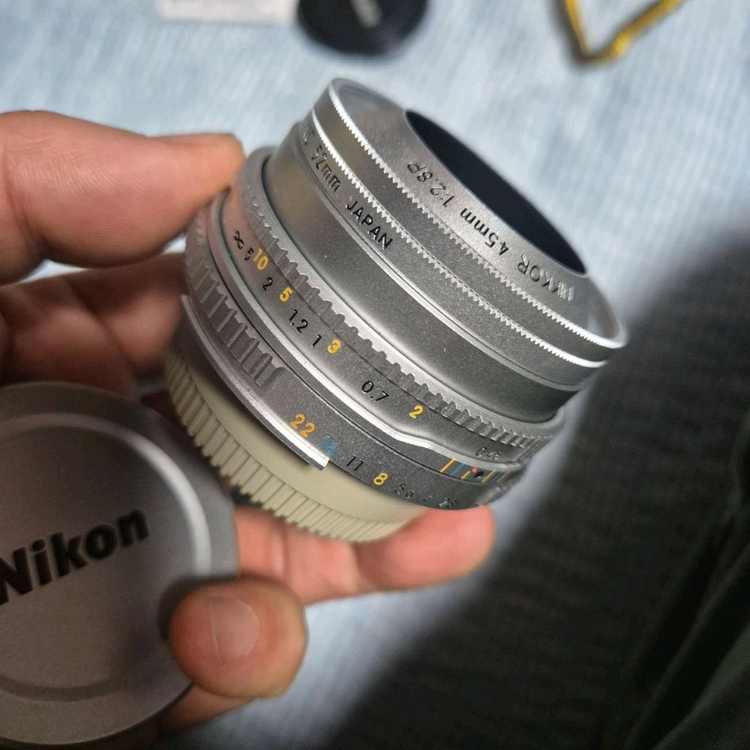 니콘 실버 45mm 2.8p 팬케잌렌즈 이미지