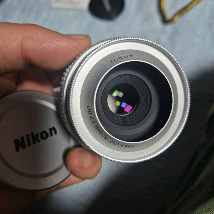 니콘 실버 45mm 2.8p 팬케잌렌즈 이미지