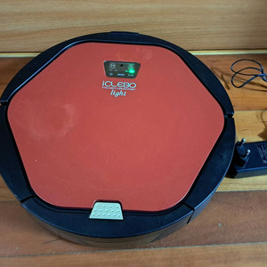 물걸레 청소겸용 로봇청소기 이미지