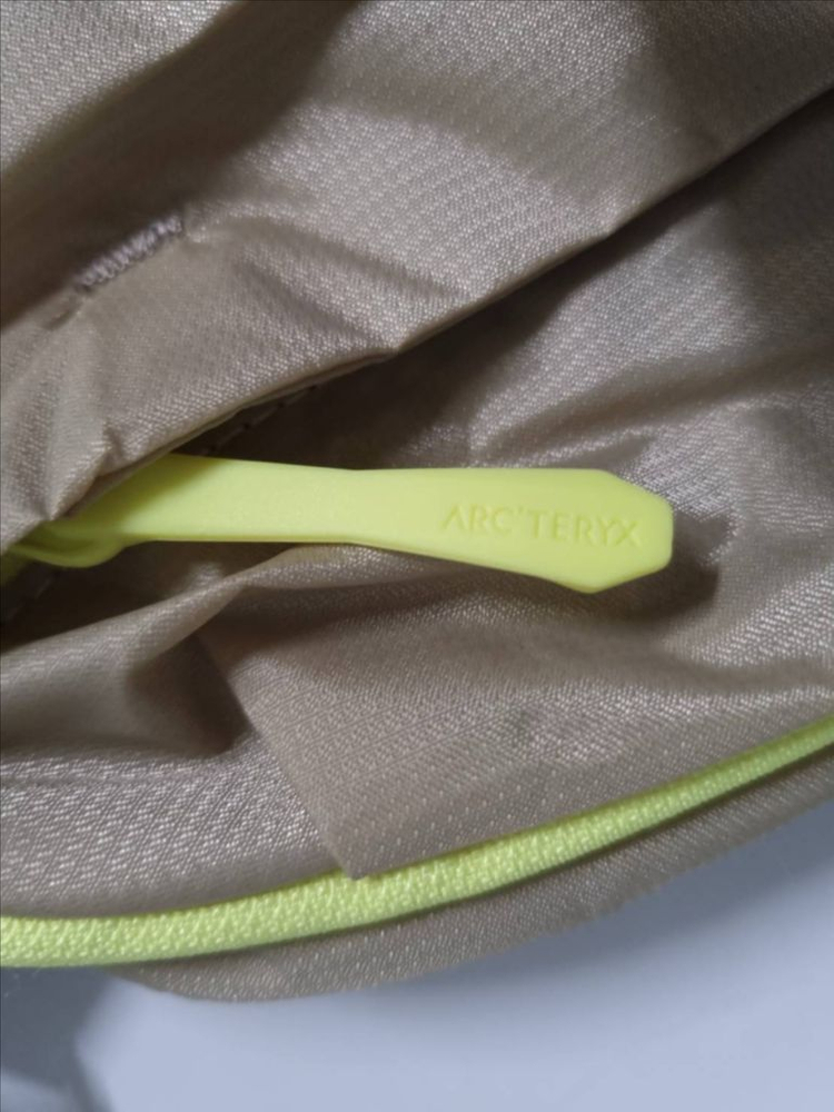 아크테릭스 헬리아드6 크로스바디백 이미지