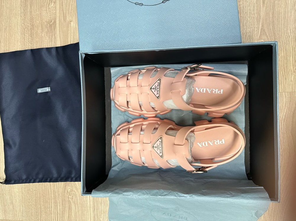 (정품)프라다 모놀리스 폼 러버 샌들 핑크245mm 이미지