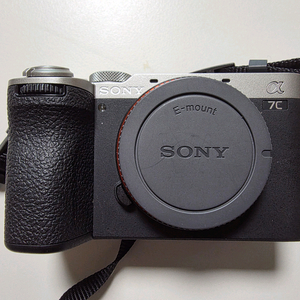 소니 A7C II 미러리스 카메라와 35mm F1.8 렌즈 세트