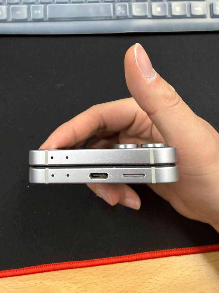 갤럭시Z플립6 실버쉐도우 256GB 상태A급 17995 이미지