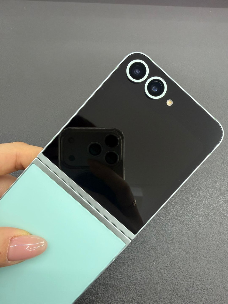 [대전 중고폰] 갤럭시 Z플립6 256GB 민트 / 특A급 / 실물촬영 / 매장운영 091497 이미지