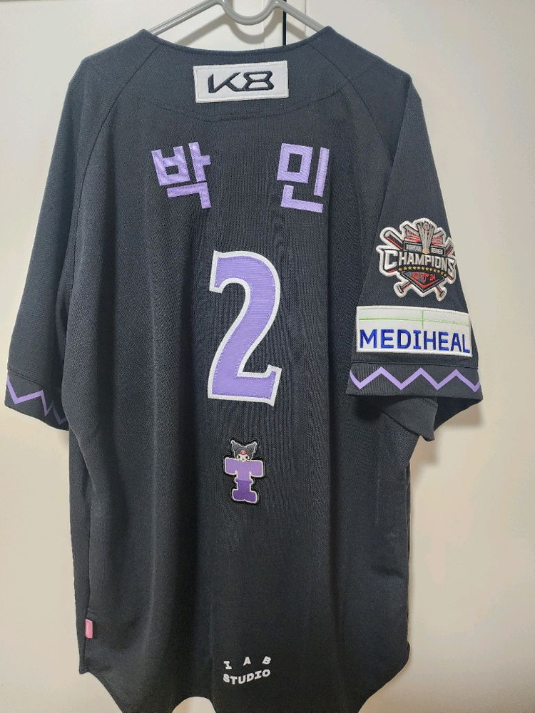 박민 쿠로미 콜라보 유니폼 110 사이즈 판매합니다 이미지