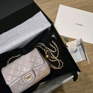 정품 샤넬 클래식 쁘띠삭 골드볼 플랩백 내장칩 풀구성 이미지