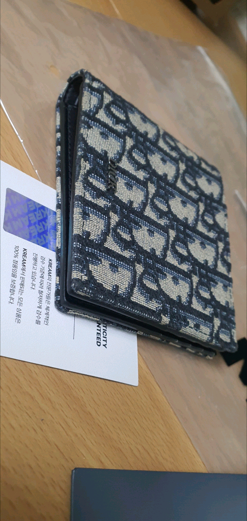 디올 오블리크 반지갑/지갑 정품S급(감정O)구찌프라다루이비통디올고야드샤넬셀린느보테가생로랑발렌시아가버버리가방 이미지