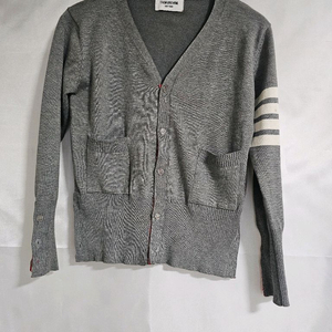 톰브라운 시그니처 아이템인 4바 가디건 이미지