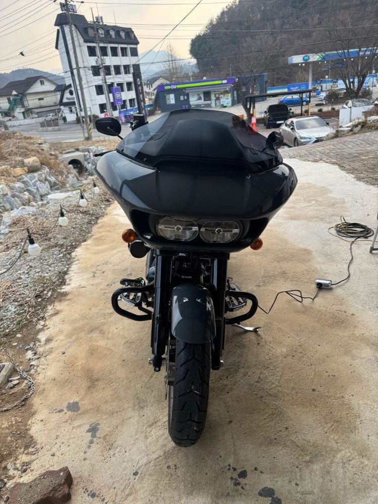 할리데이비슨 로드글라이드ST 이미지