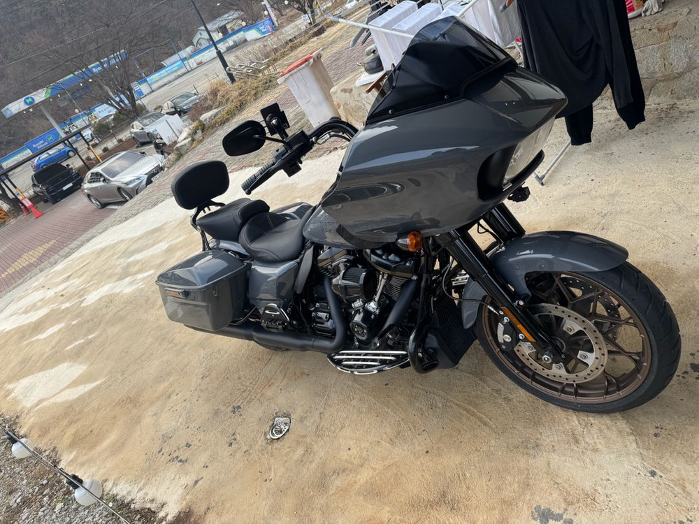 할리데이비슨 로드글라이드ST 이미지