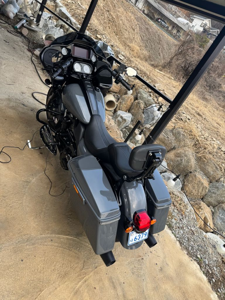 할리데이비슨 로드글라이드ST 이미지