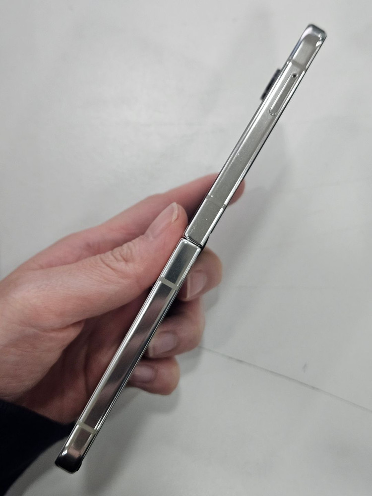 갤럭시Z플립5 256GB 화이트 가성비폰 이미지