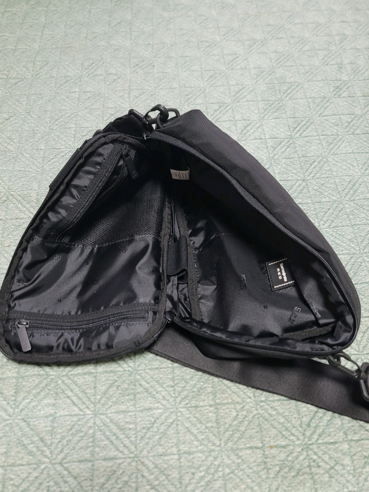 샘소나이트 RED 슬링백 크로스백 이미지