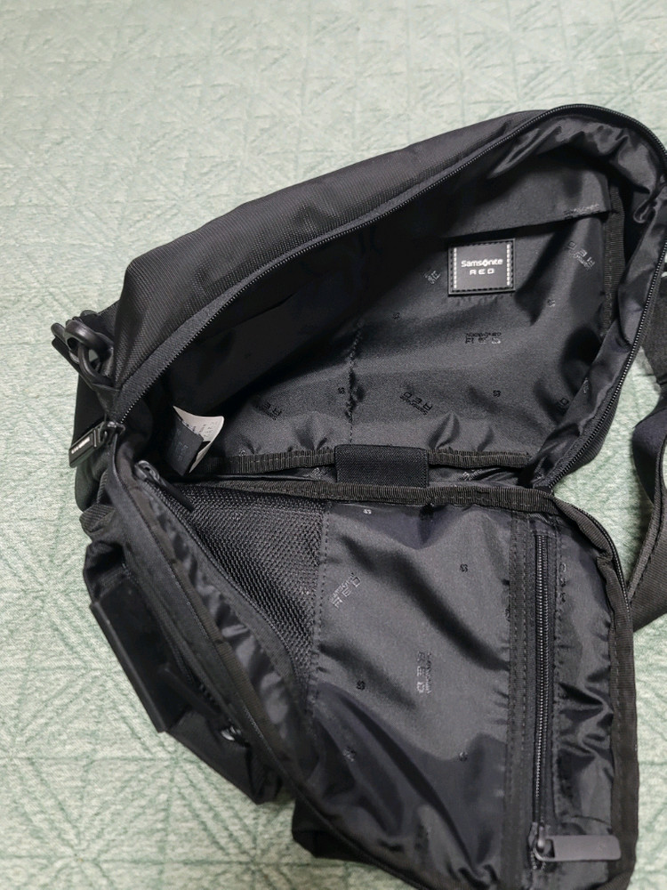 샘소나이트 RED 슬링백 크로스백 이미지