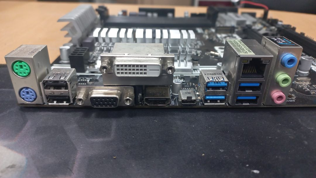 asrock ab350m-pro4 메인보드 팝니다. 이미지