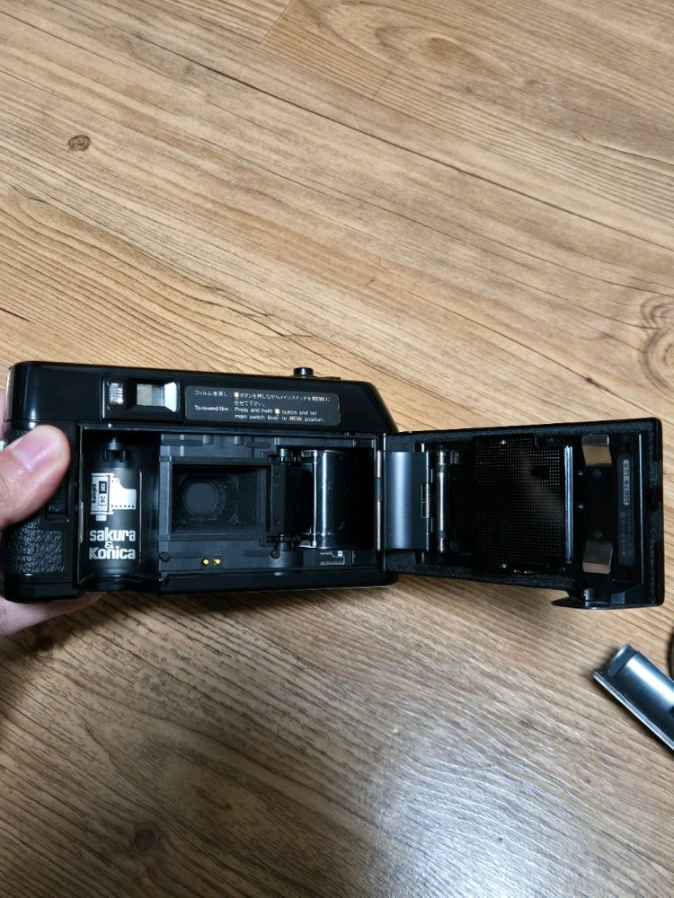 코니카 C35 MFD 필름카메라 이미지